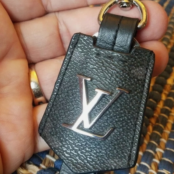 Louis Vuitton Enchappe Key Holder Ring Charm M63224 Monogram - Picture 2 of 6
